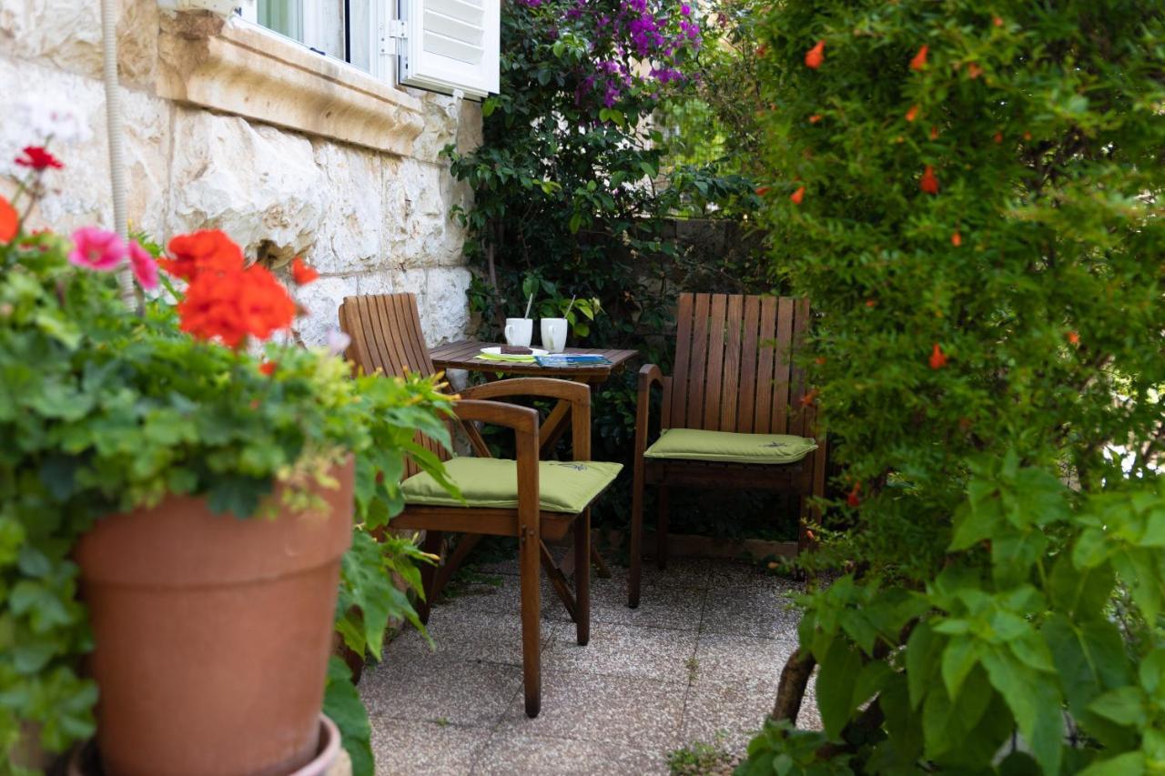 Guest House Cinema Close To Port Dubrovnik Exterior photo