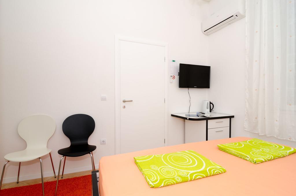 Guest House Cinema Close To Port Dubrovnik Exterior photo