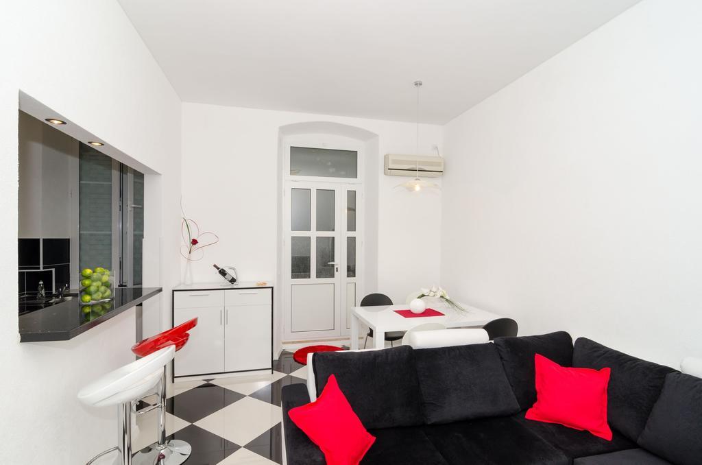 Guest House Cinema Close To Port Dubrovnik Exterior photo