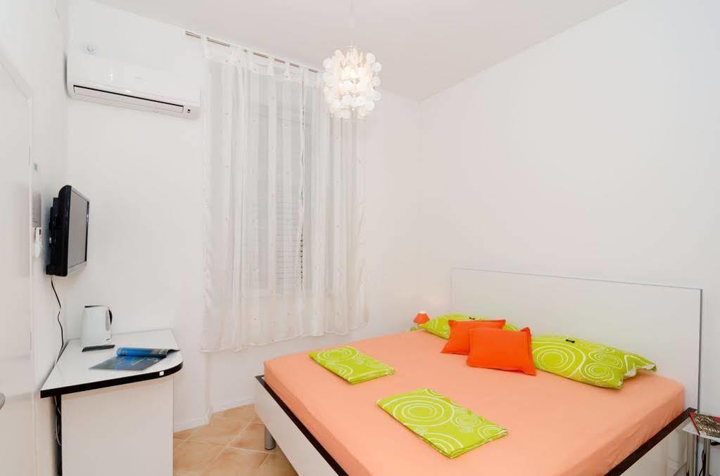 Guest House Cinema Close To Port Dubrovnik Exterior photo